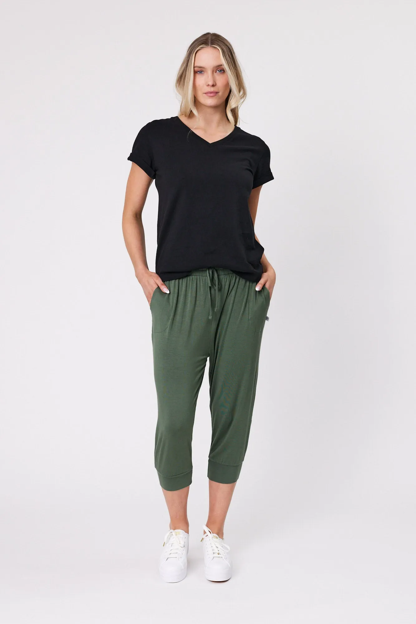 Shine On Essentials V Tee Black