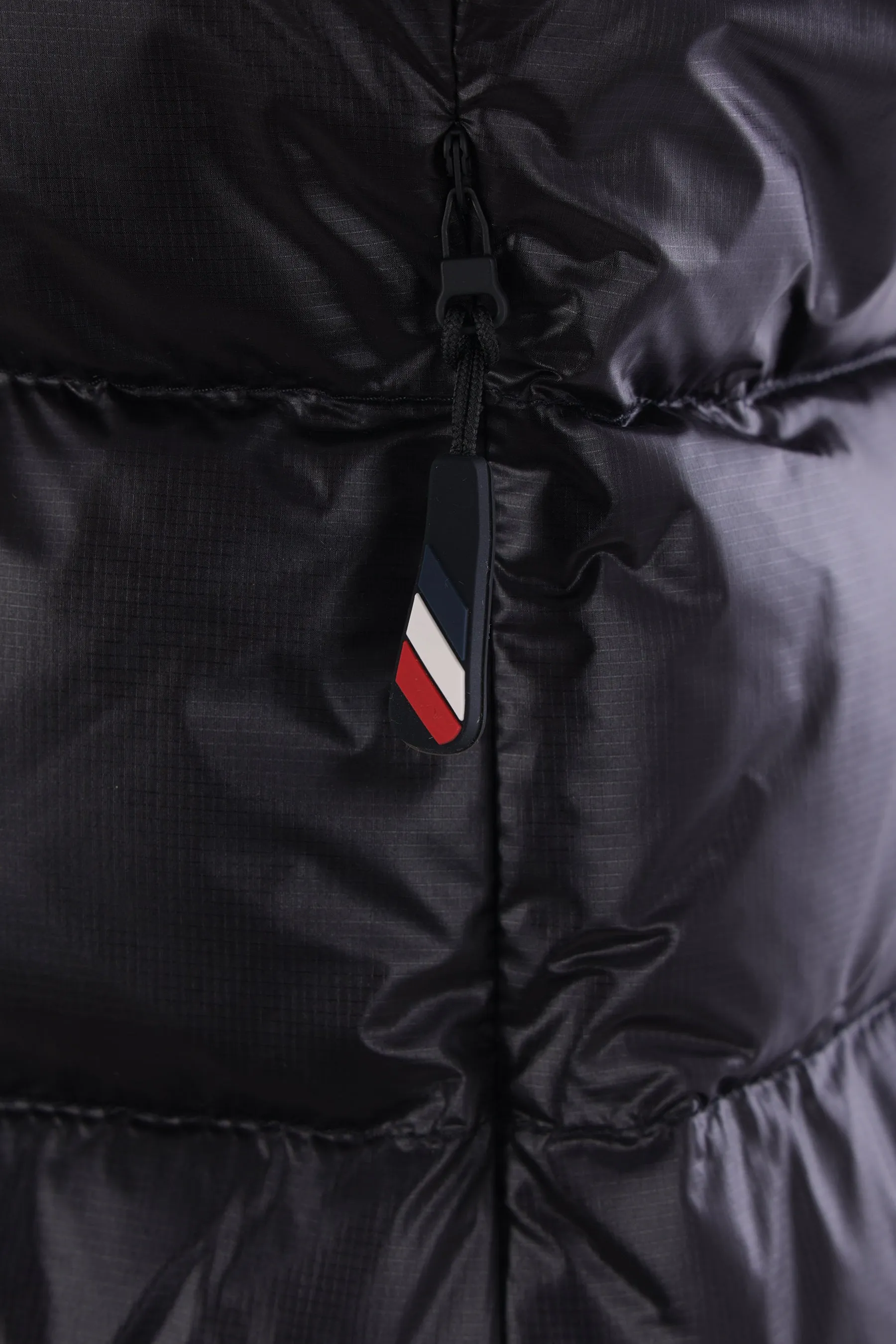 sleeveless down jacket in glossy nylon