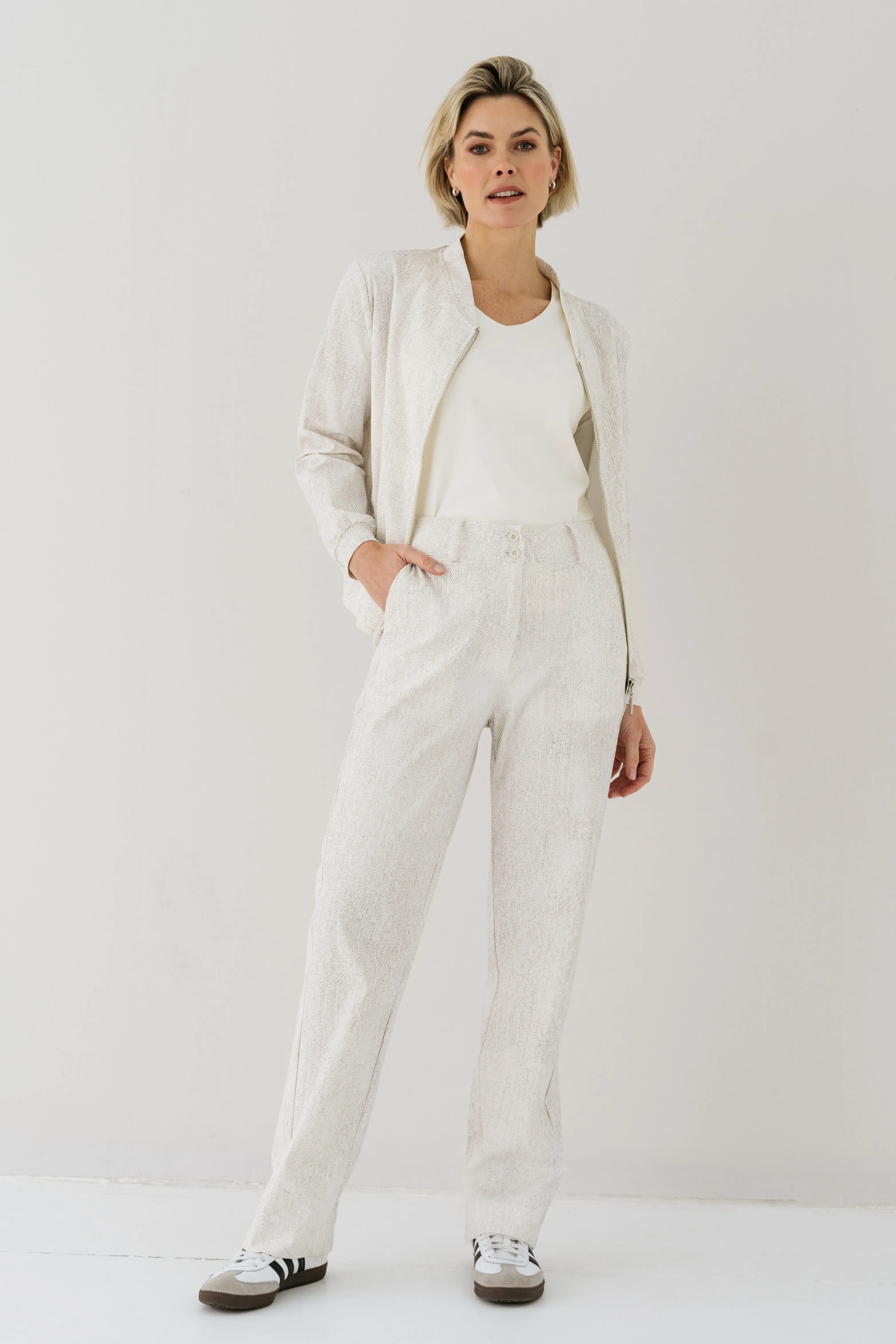 Travel Jacket Bomba Taupe Jeans